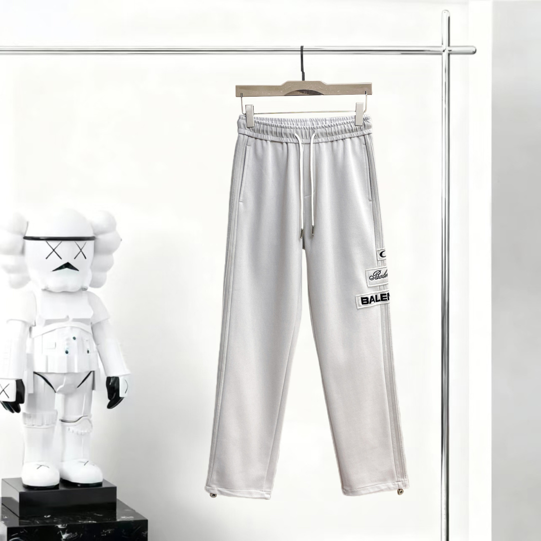 NO:746793,Balenciaga's 2026 spring new trousers and casual trousers are on sale simultaneously on the official website. The brand's classic LOGO casual trousers, customized fabrics, are extremely comfortable and have a strong touch. Highly recognizable, with perfect appearance and craftsmanship. Sizes M-3XL, balenciaga,19860909巴黎世家 2026春季新款长裤休闲裤官网同步发售.品牌经典LOGO休闲裤 ,定制面料,舒适度极好,手触感强烈.辨识度极高,完美品相工艺. 尺码M-3XL,,balenciaga,,Men's clothing