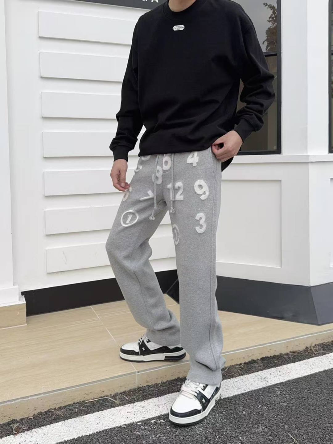 NO:746818,Margiela's 2026 spring new trousers and casual pants are on sale simultaneously on the official website. The brand's classic LOGO casual pants are made of customized fabrics with excellent comfort and strong touch. Highly recognizable and perfect in appearance and craftsmanship. Sizes M-3XL, masion margiela,19860909马吉拉 2026春季新款长裤休闲裤官网同步发售.品牌经典LOGO休闲裤 ,定制面料,舒适度极好,手触感强烈.辨识度极高,完美品相工艺. 尺码M-3XL,,masion margiela,,Men's clothing