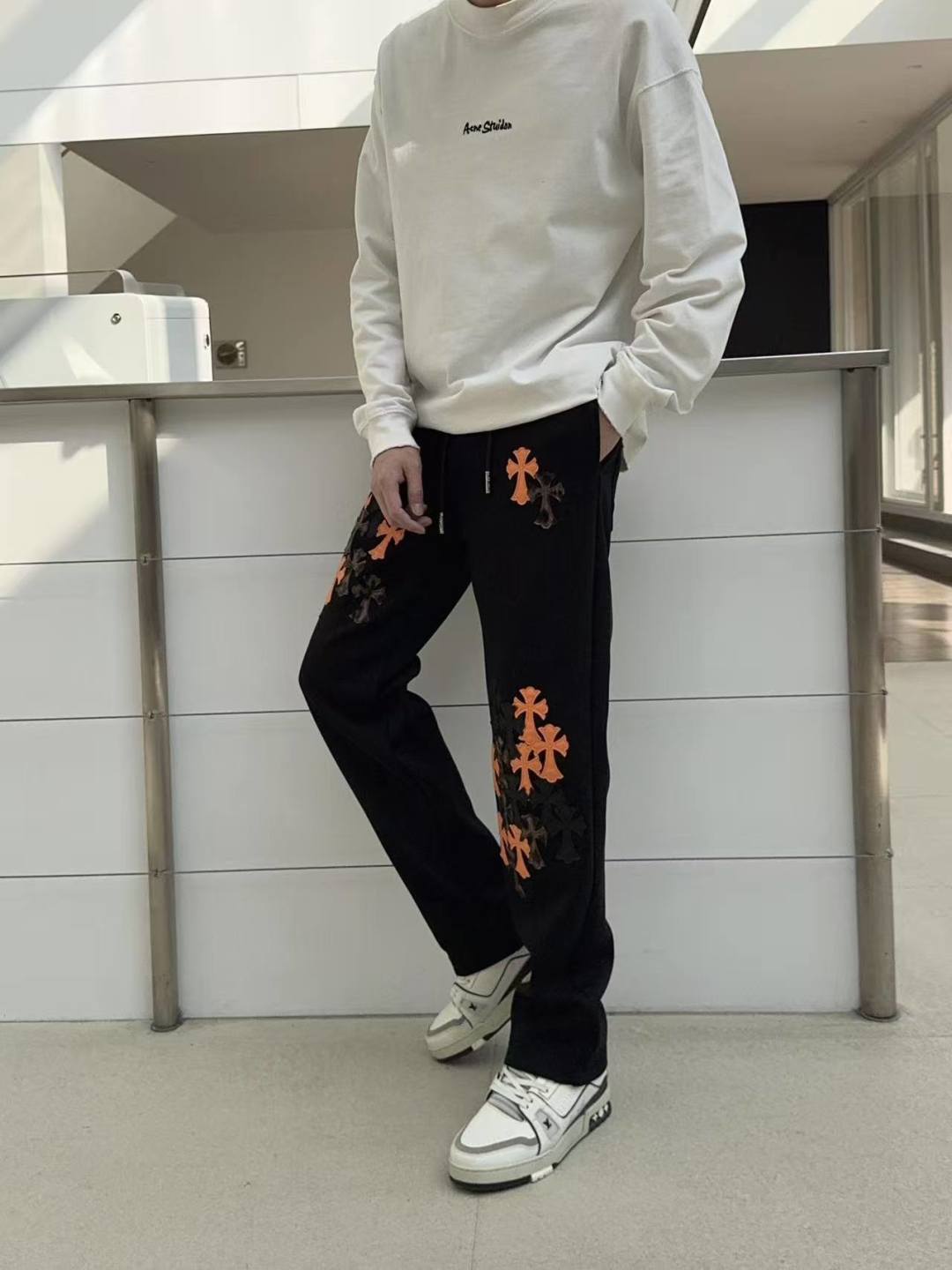 NO:762053,Chrome Hearts' 2026 spring new trousers and casual pants are on sale simultaneously on the official website. The brand's classic LOGO casual pants are made of customized fabrics with excellent comfort and strong touch. Highly recognizable and perfect in appearance and craftsmanship. Sizes M-3XL,,chrome hearts,19860909克罗心 2026春季新款长裤休闲裤官网同步发售.品牌经典LOGO休闲裤 ,定制面料,舒适度极好,手触感强烈.辨识度极高,完美品相工艺. 尺码M-3XL,,chrome hearts,,Men's clothing