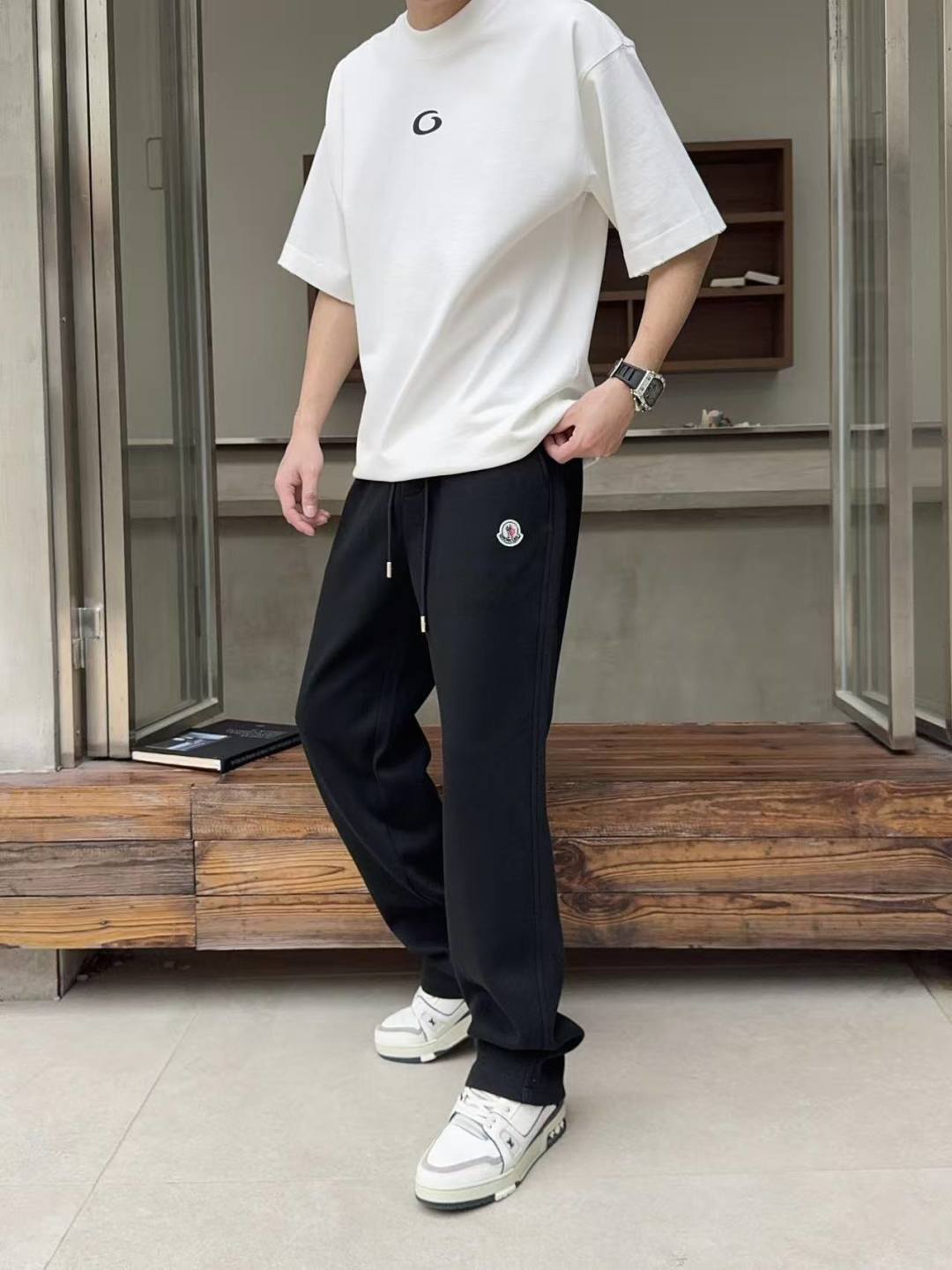 NO:762036,Moncler's 2026 spring new trousers and casual pants are on sale simultaneously on the official website. The brand's classic LOGO casual pants are made of custom-made fabrics with excellent comfort and strong touch. Highly recognizable and perfect in appearance and craftsmanship. Sizes M-3XL, Moncler,19860909蒙口 2026春季新款长裤休闲裤官网同步发售.品牌经典LOGO休闲裤 ,定制面料,舒适度极好,手触感强烈.辨识度极高,完美品相工艺. 尺码M-3XL,,Moncler,,Men's clothing