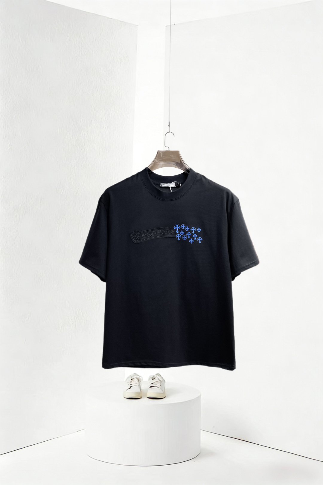 NO:762075,Chrome hearts are complete with three standards. The latest 2026 summer short-sleeves, available at counters, original goods, stylish imported original technical fabrics, comfortable and breathable upper body, original customized hardware accessories, handsome and stylish upper body, complete with three standards, recommended model, extremely high grade, purchasing code number L-4XL, maximum wearing capacity is 195 catties,, chrome hearts, T-shirt,19860909克罗心 三标齐全. 2026夏季新款最新品短袖,专柜同步有售,原单狠货,时尚进口原版科技面料,上身舒适透气,原版定制五金辅料,上身帅气有型,三标齐全,推荐款,档次极高,代购级码数L-4XL,最大穿195斤,,chrome hearts,T-shirt,,Men's clothing