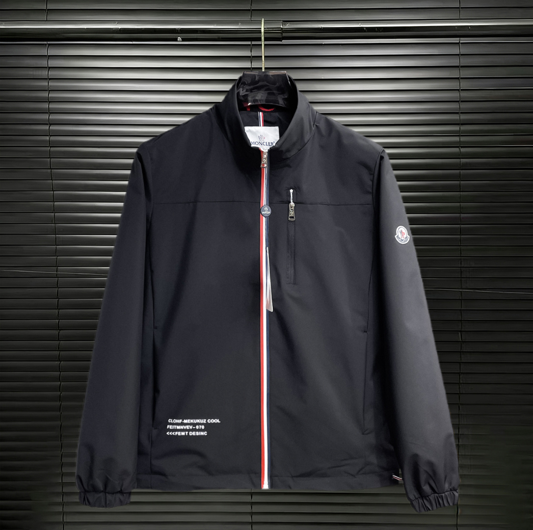 NO:762098,Same style as Mengkou official website, on sale in advance!  2026ss new spring men's jackets, original high-end version with three standards!  , counter-customized fabrics with high breathability and comfort, impeccable details, brand element design concept, reflecting high quality. It feels delicate and soft!  It presents a casual cut and the upper body shape is awesome!  Size L～4XL, maximum wearing capacity is 195 catties.,,Moncler,jackets & coats,jackets & coats,19860909蒙口 官网同款,提前发售！2026ss开春新款男士夹克外套,原单三标齐全高端版本！,专柜定制面料 透气舒适度高,细节无可挑剔,品牌元素设计理念,体现高品质.手感细腻柔软！呈现休闲裁剪,上身版型超赞！码数L～4XL,最大穿195斤.,,Moncler,jackets & coats,jackets & coats,,Men's clothing