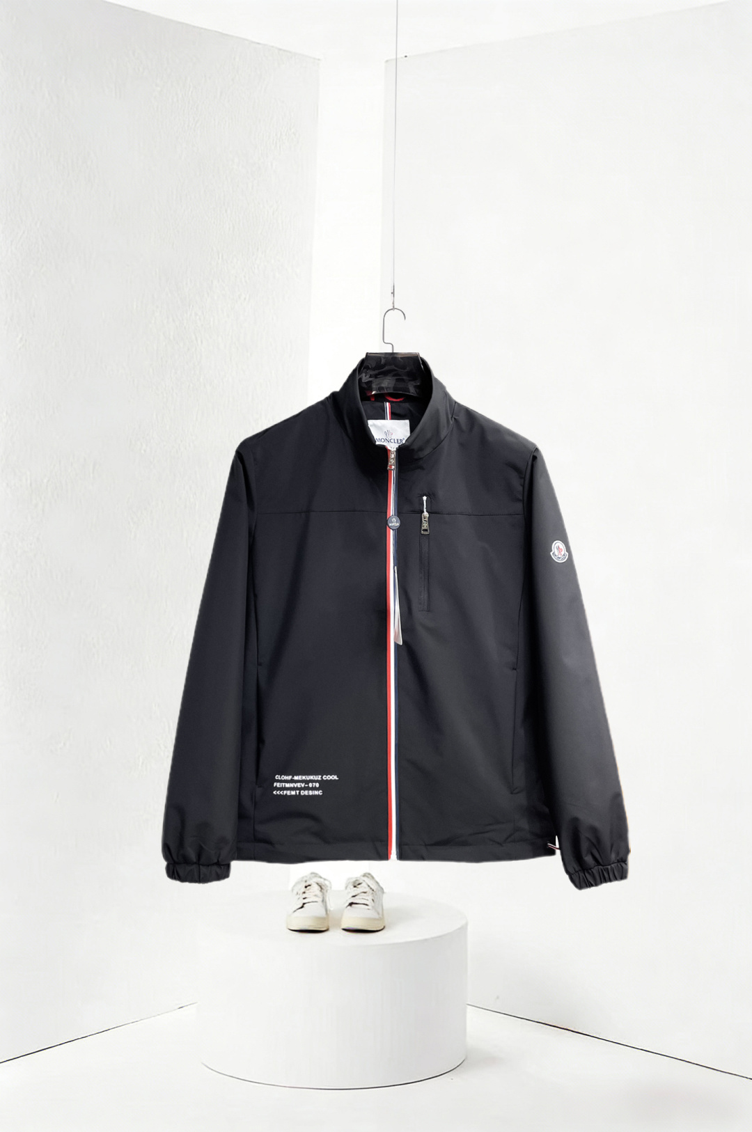 NO:762107,Same style as Mengkou official website, on sale in advance!  2026ss new spring men's jackets, original high-end version with three standards!  , counter-customized fabrics with high breathability and comfort, impeccable details, brand element design concept, reflecting high quality. It feels delicate and soft!  It presents a casual cut and the upper body shape is awesome!  Size L～4XL, maximum wearing capacity is 195 catties.,,Moncler,jackets & coats,jackets & coats,19860909蒙口 官网同款,提前发售！2026ss开春新款男士夹克外套,原单三标齐全高端版本！,专柜定制面料 透气舒适度高,细节无可挑剔,品牌元素设计理念,体现高品质.手感细腻柔软！呈现休闲裁剪,上身版型超赞！码数L～4XL,最大穿195斤.,,Moncler,jackets & coats,jackets & coats,,Men's clothing