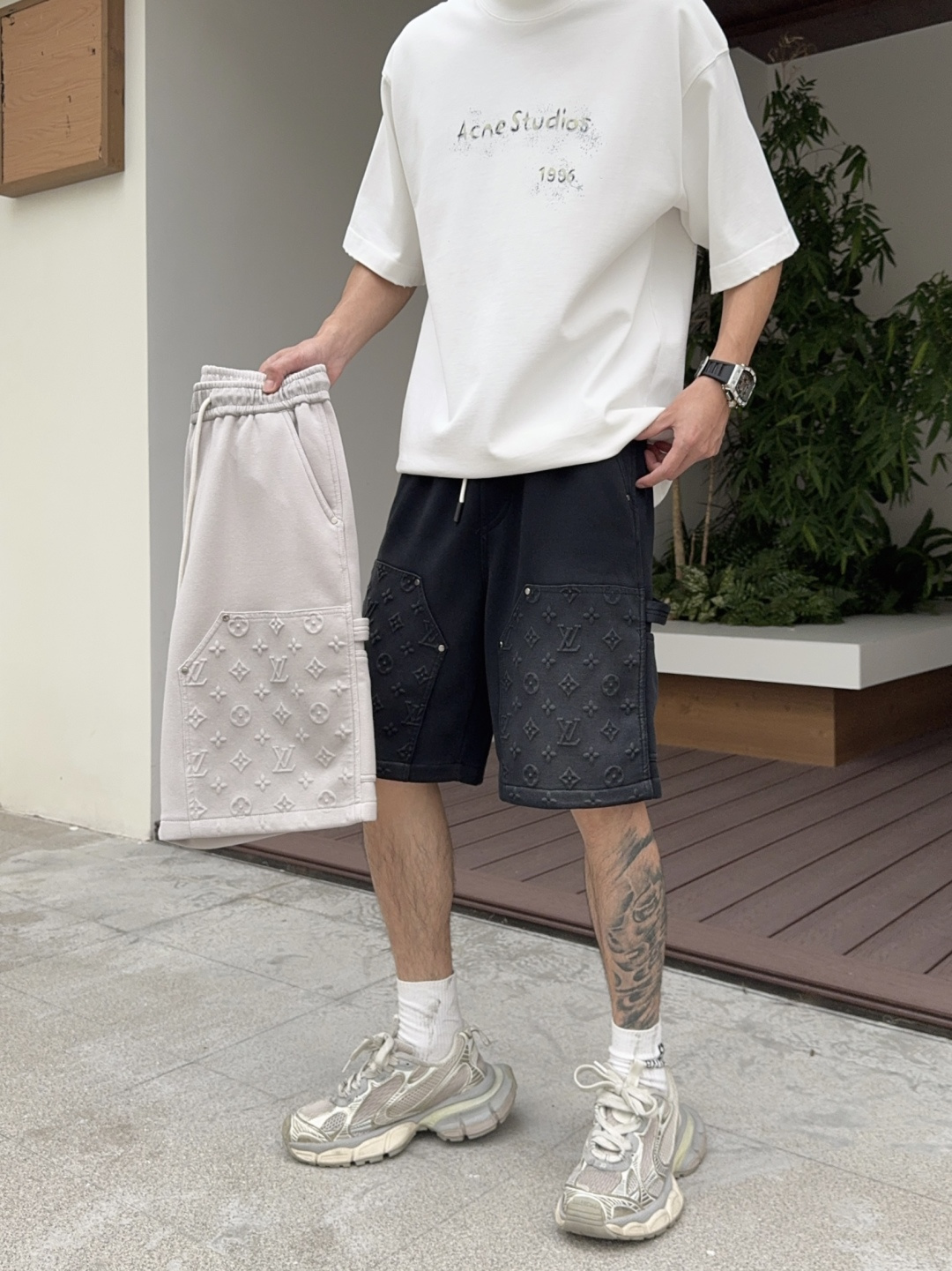 NO:775284,LV three-standard complete 2026 new summer men's casual shorts, advanced custom-made breathable fabrics, extremely breathable, elastic and comfortable, impeccable details, top-grade accessories, original logo design concept, delicate and soft feel!  The upper body fit is awesome!  Sizes M-XXXL, please state your height and weight when ordering,,louis vuitton,shorts,19860909LV三标齐全 2026夏季新款男士休闲短裤,高级定制面料透气面料 透气弹力舒适度极高,细节无可挑剔,顶级辅料配备,原版logo设计理念,手感细腻柔软！上身版型超赞！尺码M-XXXL下单报身高体重,,louis vuitton,shorts,,Men's clothing