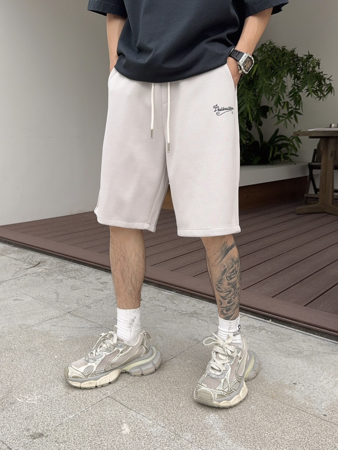 NO:775256,LV three-standard complete 2026 new summer men's casual shorts, advanced custom-made breathable fabrics, extremely breathable, elastic and comfortable, impeccable details, top-grade accessories, original logo design concept, delicate and soft feel!  The upper body fit is awesome!  Sizes M-XXXL, please state your height and weight when ordering,,louis vuitton,shorts,19860909LV三标齐全 2026夏季新款男士休闲短裤,高级定制面料透气面料 透气弹力舒适度极高,细节无可挑剔,顶级辅料配备,原版logo设计理念,手感细腻柔软！上身版型超赞！尺码M-XXXL下单报身高体重,,louis vuitton,shorts,,Men's clothing
