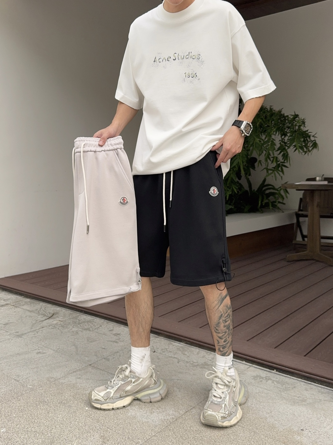 NO:775321,Mouth-mounted, complete with three standards, 2026 new summer men's casual shorts, advanced custom-made breathable fabrics, extremely breathable, elastic and comfortable, with impeccable details, top-grade accessories, original logo design concept, delicate and soft feel!  The upper body fit is awesome!  Sizes M-XXXL, please state your height and weight when ordering,,Moncler,shorts,19860909蒙口 三标齐全 2026夏季新款男士休闲短裤,高级定制面料透气面料 透气弹力舒适度极高,细节无可挑剔,顶级辅料配备,原版logo设计理念,手感细腻柔软！上身版型超赞！尺码M-XXXL下单报身高体重,,Moncler,shorts,,Men's clothing