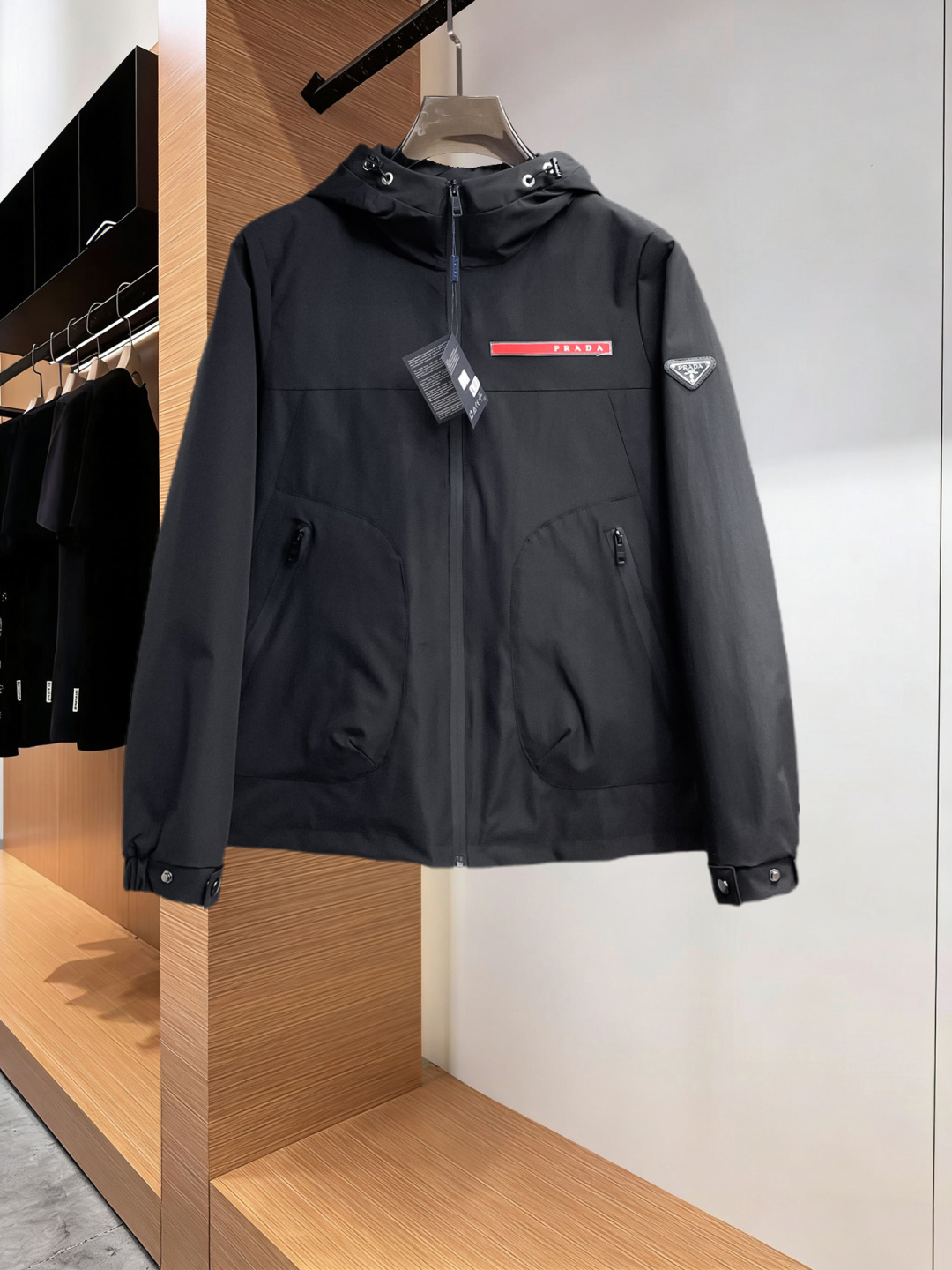 NO:830422,Same style as Prada official website, on sale in advance!  2026ss new spring men's jackets, original high-end version with three standards!  , counter-customized fabrics with high breathability and comfort, impeccable details, brand element design concept, reflecting high quality. It feels delicate and soft!  It presents a casual cut and the upper body shape is awesome!  Size L～4XL, maximum wearing capacity is 195 catties.,,prada,jackets & coats,jackets & coats,19860909普拉达 官网同款, 提前发售！2026ss开春新款男士夹克外套,原单三标齐全高端版本！,专柜定制面料 透气舒适度高,细节无可挑剔,品牌元素设计理念,体现高品质.手感细腻柔软！呈现休闲裁剪,上身版型超赞！码数L～4XL,最大穿195斤.,,prada,jackets & coats,jackets & coats,,Men's clothing