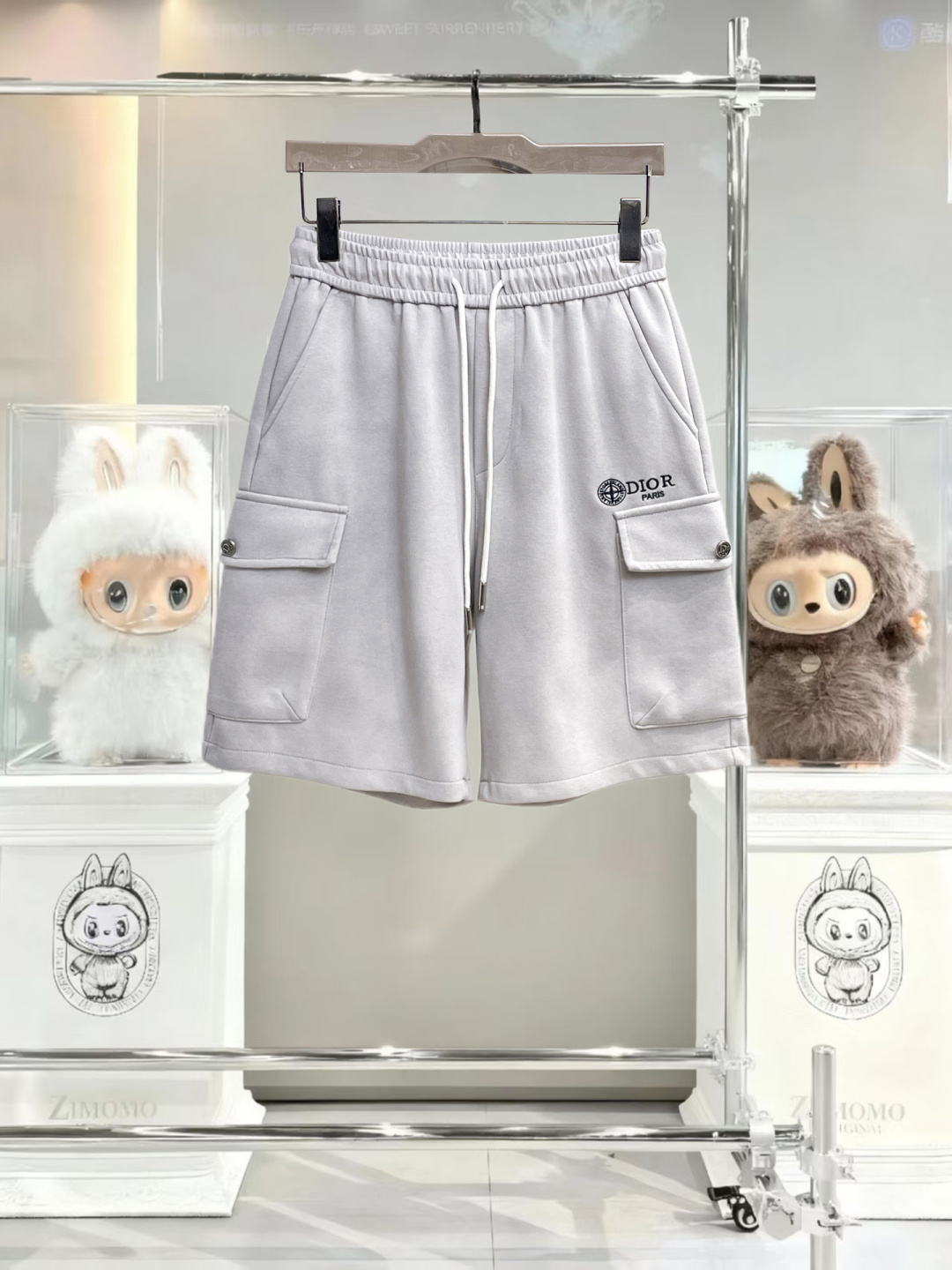 NO:838867,Dior has all three labels. The latest 2026 summer shorts, available at counters, original order, fashionable original imported technical fabrics, comfortable and breathable upper body, original customized hardware accessories, handsome and stylish upper body, complete with three labels, recommended style, very high grade, purchasing code number L-4XL, maximum wearing capacity is 195 catties,, dior, shorts,19860909迪奥三标齐全. 2026夏季新款最新品短裤,专柜同步有售,原单狠货,时尚进口原版科技面料,上身舒适透气,原版定制五金辅料,上身帅气有型,三标齐全,推荐款,档次极高,代购级码数L-4XL,最大穿195斤,,dior,shorts,,Men's clothing