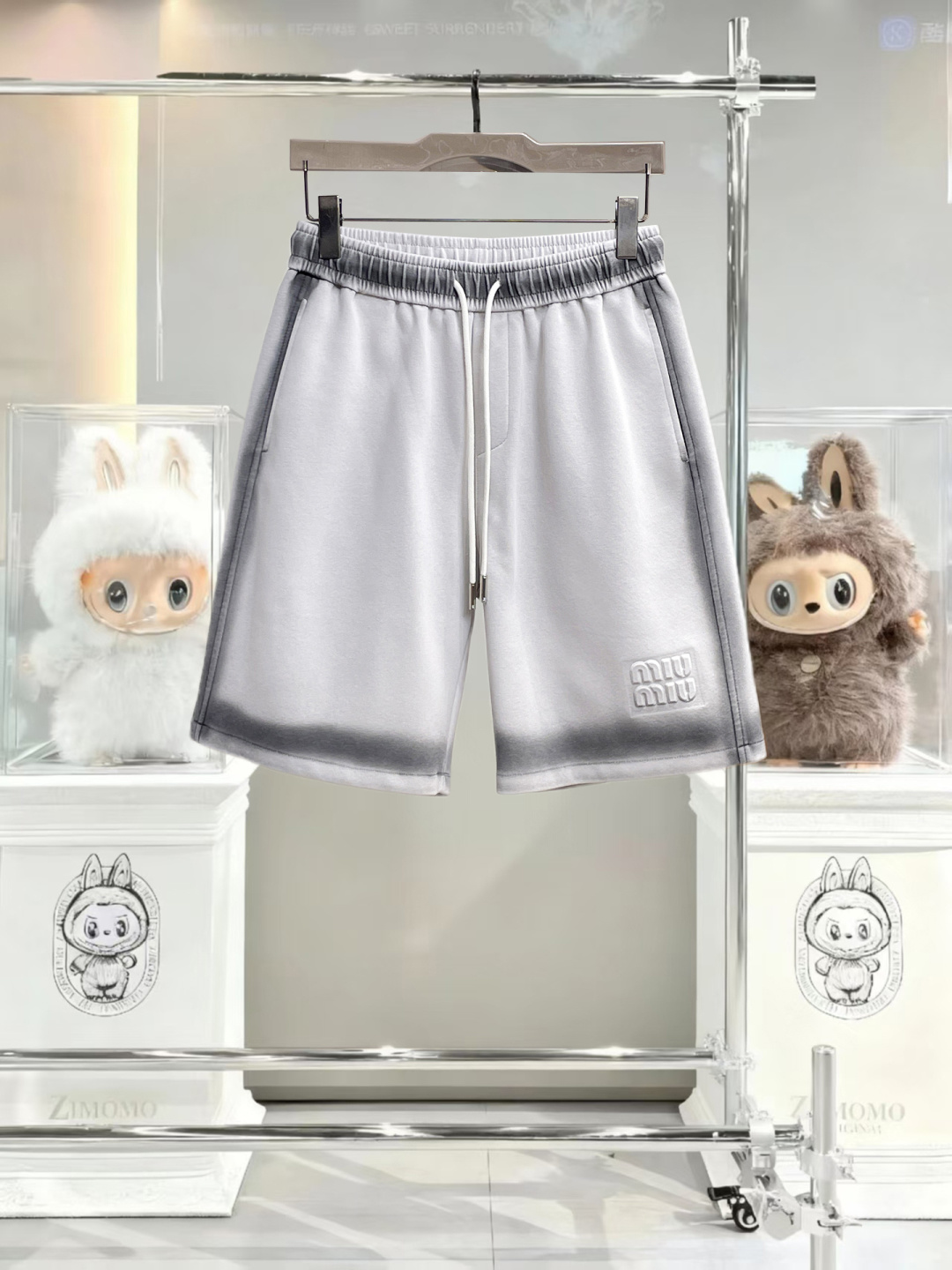 NO:838859,MIUMIU has three complete standards. The latest 2026 summer shorts are available at the counter. The original order is very good. The fashionable imported original technical fabrics. The upper body is comfortable and breathable. The original customized hardware accessories. The upper body is handsome and stylish. The three standards are complete. Recommended model. The grade is very high. The purchasing code number is L-4XL. The maximum wearing capacity is 195 catties., miumiu, shorts,19860909MIUMIU三标齐全. 2026夏季新款最新品短裤,专柜同步有售,原单狠货,时尚进口原版科技面料,上身舒适透气,原版定制五金辅料,上身帅气有型,三标齐全,推荐款,档次极高,代购级码数L-4XL,最大穿195斤,,miumiu,shorts,,Men's clothing