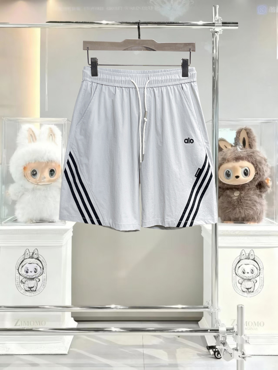 NO:838848,alo complete three standards 2026 summer new men's casual shorts, advanced custom-made breathable fabrics, extremely breathable, elastic and comfortable, impeccable details, top-grade accessories, original logo design concept, delicate and soft feel!  The upper body fit is awesome!  Sizes M-XXXL, please state your height and weight when ordering,,shorts,19860909alo三标齐全 2026夏季新款男士休闲短裤,高级定制面料透气面料 透气弹力舒适度极高,细节无可挑剔,顶级辅料配备,原版logo设计理念,手感细腻柔软！上身版型超赞！尺码M-XXXL下单报身高体重,,shorts,,Men's clothing
