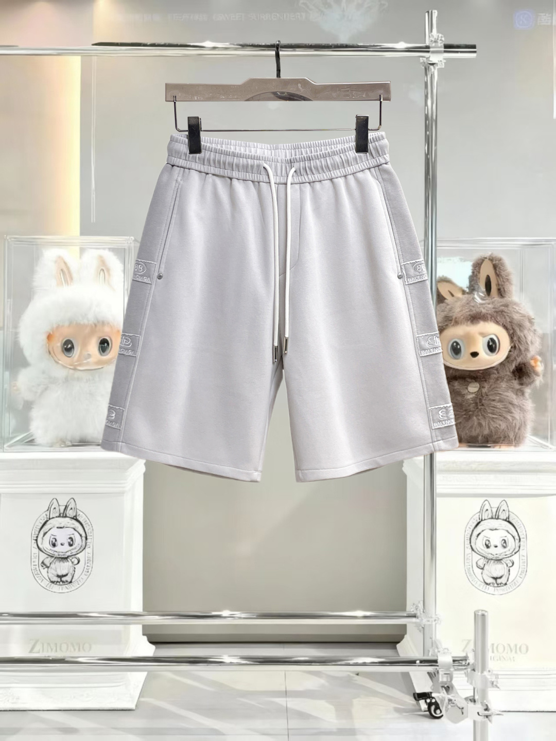 NO:838836,Balenciaga's three-standard complete 2026 summer new men's casual shorts, advanced custom-made breathable fabrics, extremely breathable, elastic and comfortable, impeccable details, top-grade accessories, original logo design concept, delicate and soft feel!  The upper body fit is awesome!  Sizes M-XXXL, please state your height and weight when ordering,,balenciaga,shorts,19860909巴黎世家三标齐全 2026夏季新款男士休闲短裤,高级定制面料透气面料 透气弹力舒适度极高,细节无可挑剔,顶级辅料配备,原版logo设计理念,手感细腻柔软！上身版型超赞！尺码M-XXXL下单报身高体重,,balenciaga,shorts,,Men's clothing