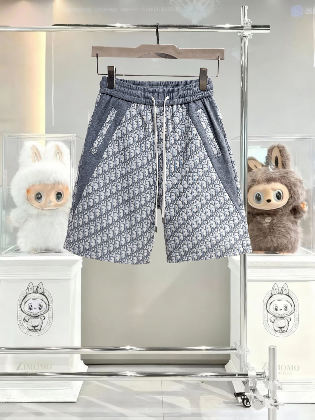 NO:838868,Dior's 2026 new summer men's casual shorts with three complete standards, advanced custom-made breathable fabrics, extremely breathable, elastic and comfortable, impeccable details, top-grade accessories, original logo design concept, delicate and soft feel!  The upper body fit is awesome!  For sizes M-XXXL, please state your height and weight when ordering, dior, shorts,19860909迪奥 三标齐全 2026夏季新款男士休闲短裤,高级定制面料透气面料 透气弹力舒适度极高,细节无可挑剔,顶级辅料配备,原版logo设计理念,手感细腻柔软！上身版型超赞！尺码M-XXXL下单报身高体重,,dior,shorts,,Men's clothing