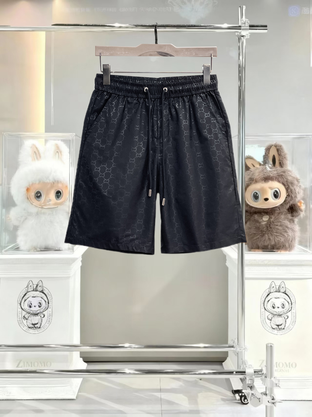 NO:838860,Gucci's three-standard complete 2026 new summer men's casual shorts, advanced custom-made breathable fabrics, extremely breathable, elastic and comfortable, impeccable details, top-grade accessories, original logo design concept, delicate and soft feel!  The upper body fit is awesome!  Sizes M-XXXL, please state your height and weight when ordering,,gucci,shorts,19860909古驰三标齐全 2026夏季新款男士休闲短裤,高级定制面料透气面料 透气弹力舒适度极高,细节无可挑剔,顶级辅料配备,原版logo设计理念,手感细腻柔软！上身版型超赞！尺码M-XXXL下单报身高体重,,gucci,shorts,,Men's clothing