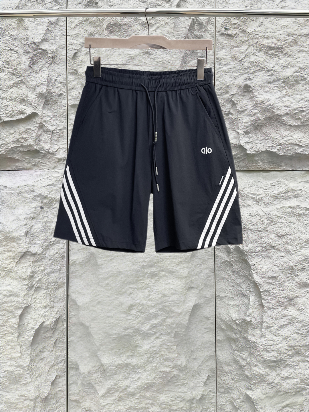 NO:844323,alo has all three standards. 2026 summer new and latest shorts, available at counters simultaneously, original goods, stylish imported original technical fabrics, comfortable and breathable upper body, original customized hardware accessories, handsome and stylish upper body, complete with three standards, recommended style, extremely high grade, purchasing code number L-4XL, maximum wearing capacity is 195 catties,,shorts,19860909alo 三标齐全. 2026夏季新款最新品短裤,专柜同步有售,原单狠货,时尚进口原版科技面料,上身舒适透气,原版定制五金辅料,上身帅气有型,三标齐全,推荐款,档次极高,代购级码数L-4XL,最大穿195斤,,shorts,,Men's clothing