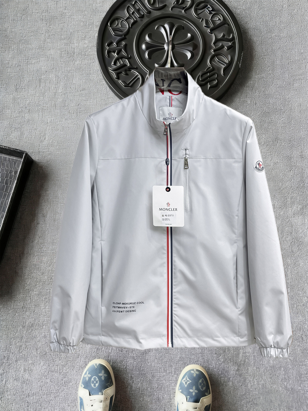 NO:844306,Mengkou official website same style, 2026ss spring new men's jacket, original single three-standard complete high-end version!  , counter-customized fabrics with high breathability and comfort, impeccable details, brand element design concept, reflecting high quality. It feels delicate and soft!  It presents a casual cut and the upper body shape is awesome!  Size L～4XL, maximum wearing capacity is 195 catties.,,Moncler,jackets & coats,jackets & coats,19860909蒙口 官网同款,2026ss开春新款男士夹克外套, 原单三标齐全高端版本！,专柜定制面料 透气舒适度高,细节无可挑剔,品牌元素设计理念,体现高品质.手感细腻柔软！呈现休闲裁剪,上身版型超赞！码数L～4XL,最大穿195斤.,,Moncler,jackets & coats,jackets & coats,,Men's clothing
