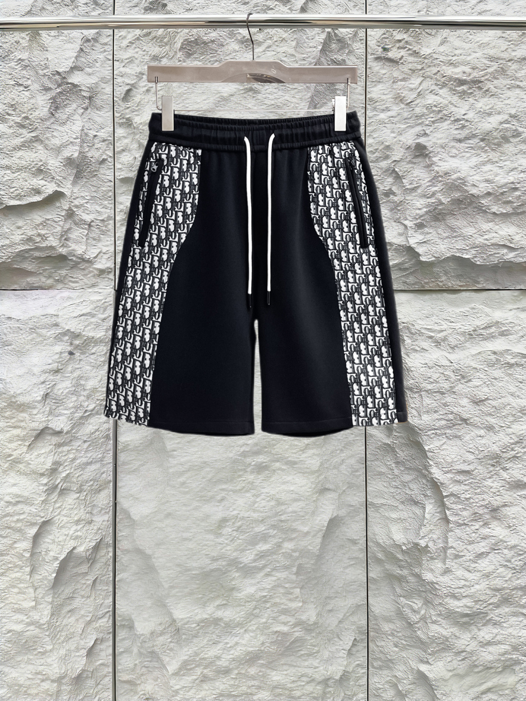 NO:846796,Dior's 2026 new summer men's casual shorts with three complete standards, advanced custom-made breathable fabrics, extremely breathable, elastic and comfortable, impeccable details, top-grade accessories, original logo design concept, delicate and soft feel!  The upper body fit is awesome!  For sizes M-XXXL, please state your height and weight when ordering, dior, shorts,19860909迪奥 三标齐全 2026夏季新款男士休闲短裤,高级定制面料透气面料 透气弹力舒适度极高,细节无可挑剔,顶级辅料配备,原版logo设计理念,手感细腻柔软！上身版型超赞！尺码M-XXXL下单报身高体重,,dior,shorts,,Men's clothing