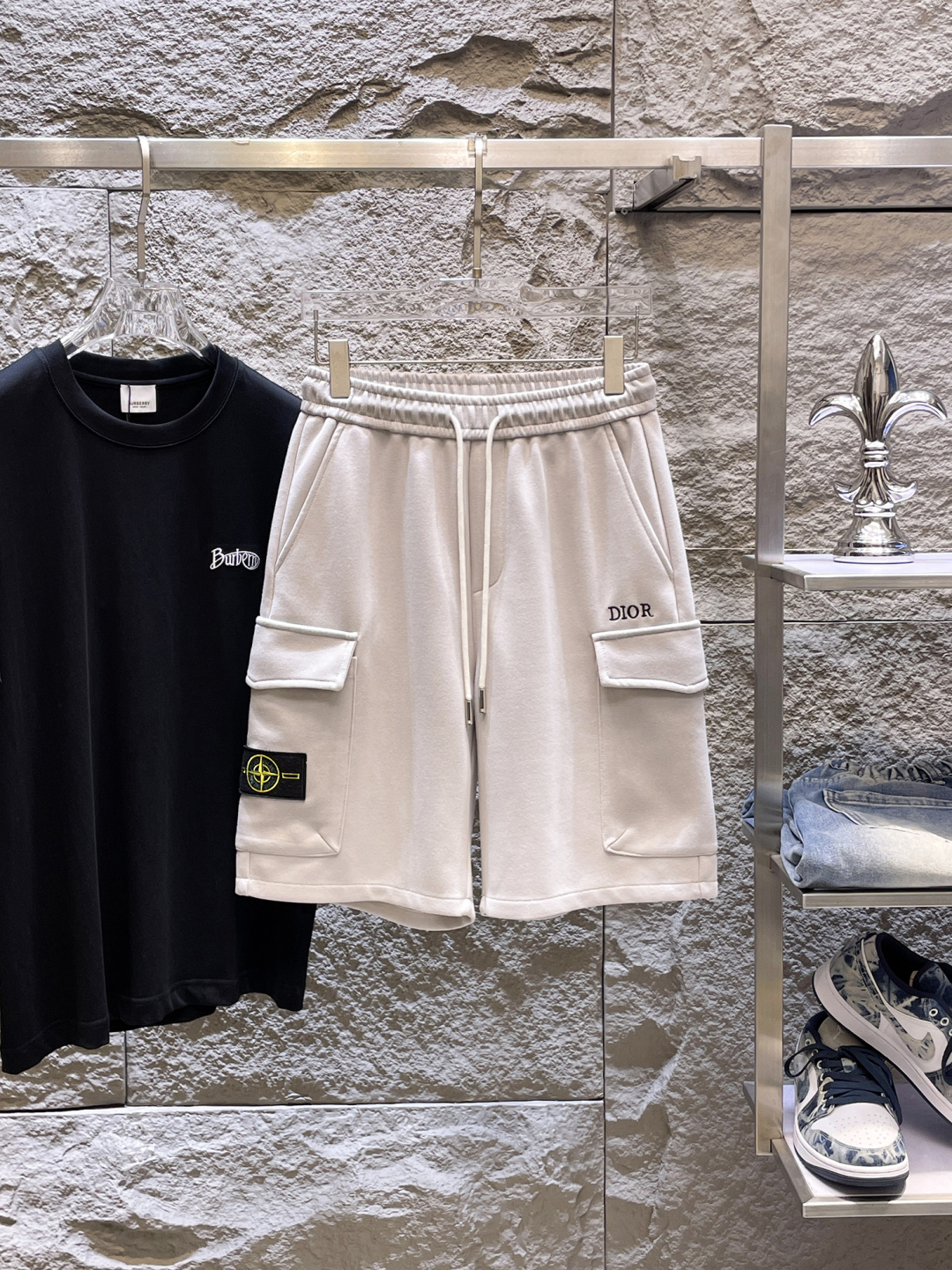 NO:848368,Dior's 2026 new summer men's casual shorts with three complete standards, advanced custom-made breathable fabrics, extremely breathable, elastic and comfortable, impeccable details, top-grade accessories, original logo design concept, delicate and soft feel!  The upper body fit is awesome!  For sizes M-XXXL, please state your height and weight when ordering, dior, shorts,19860909迪奥 三标齐全 2026夏季新款男士休闲短裤,高级定制面料透气面料 透气弹力舒适度极高,细节无可挑剔,顶级辅料配备,原版logo设计理念,手感细腻柔软！上身版型超赞！尺码M-XXXL下单报身高体重,,dior,shorts,,Men's clothing