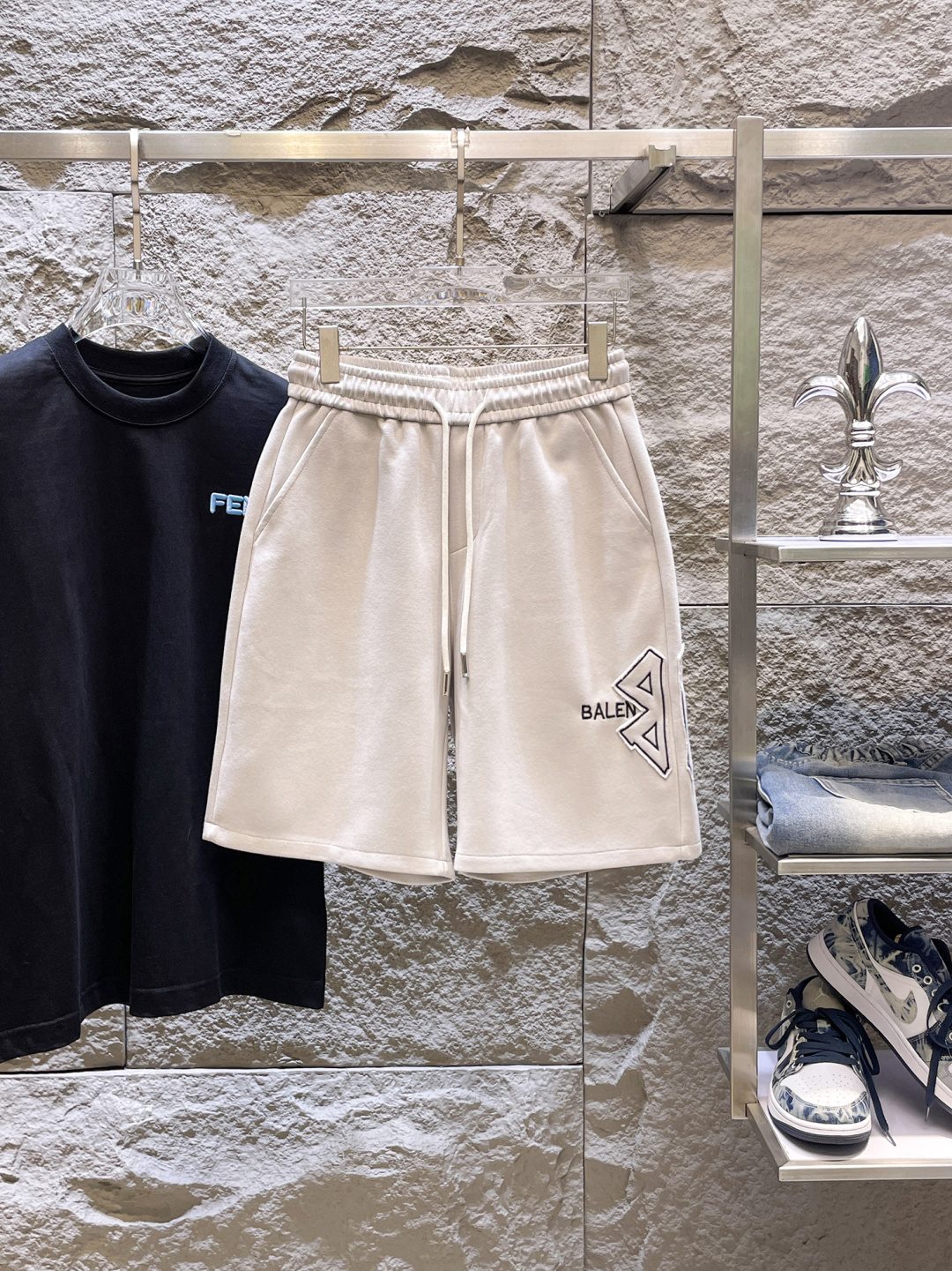 NO:848419,Balenciaga's three-standard complete 2026 summer new men's casual shorts, advanced custom-made breathable fabrics, extremely breathable, elastic and comfortable, impeccable details, top-grade accessories, original logo design concept, delicate and soft feel!  The upper body fit is awesome!  Sizes M-XXXL, please state your height and weight when ordering,,balenciaga,shorts,19860909巴黎世家 三标齐全 2026夏季新款男士休闲短裤,高级定制面料透气面料 透气弹力舒适度极高,细节无可挑剔,顶级辅料配备,原版logo设计理念,手感细腻柔软！上身版型超赞！尺码M-XXXL下单报身高体重,,balenciaga,shorts,,Men's clothing
