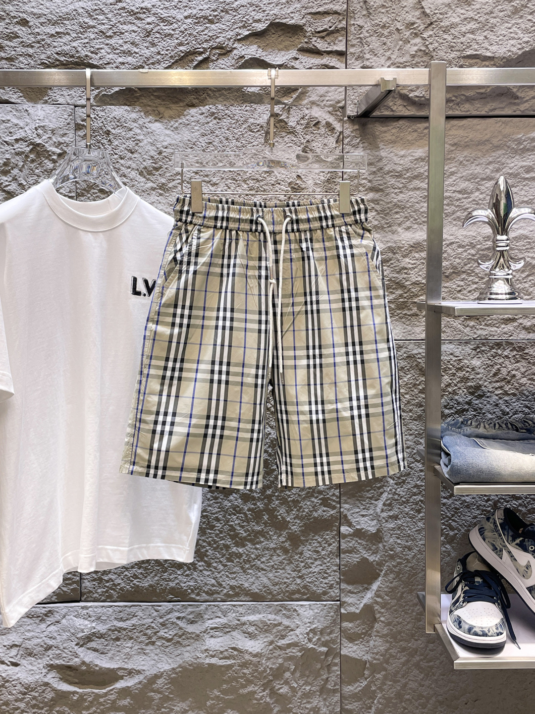 NO:848405,Burberry's three-standard complete 2026 new summer men's casual shorts, advanced custom-made breathable fabrics, extremely breathable, elastic and comfortable, impeccable details, top-grade accessories, original logo design concept, delicate and soft feel!  The upper body fit is awesome!  Sizes M-XXXL, please state your height and weight when ordering, burberry, shorts,19860909巴宝莉 三标齐全 2026夏季新款男士休闲短裤,高级定制面料透气面料 透气弹力舒适度极高,细节无可挑剔,顶级辅料配备,原版logo设计理念,手感细腻柔软！上身版型超赞！尺码M-XXXL下单报身高体重,,burberry,shorts,,Men's clothing