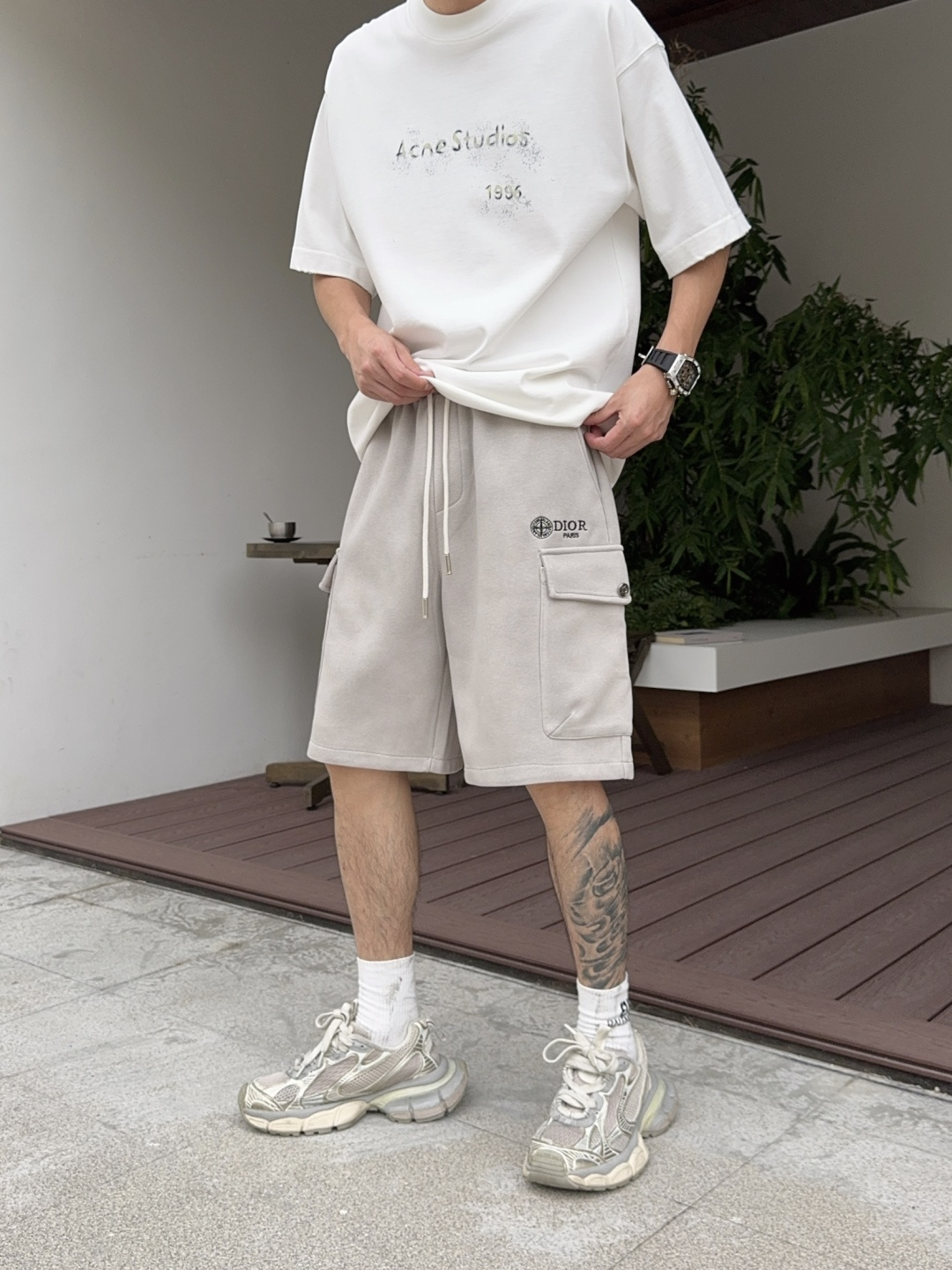 NO:849030,Dior has all three labels. The latest 2026 summer short-sleeves are available at the counter. The original order is very good. Fashionable imported original technical fabrics. The upper body is comfortable and breathable. Original customized hardware accessories. The upper body is handsome and stylish. The three labels are complete. Recommended model. The grade is very high. The code number for purchasing is M-XXXL. The maximum wearing capacity is 195 pounds. -, dior, T-shirt,19860909迪奥三标齐全. 2026夏季新款最新品短袖,专柜同步有售,原单狠货,时尚进口原版科技面料,上身舒适透气,原版定制五金辅料,上身帅气有型,三标齐全,推荐款,档次极高,代购级码数M-XXXL,最大穿195斤-,,dior,T-shirt,,Men's clothing
