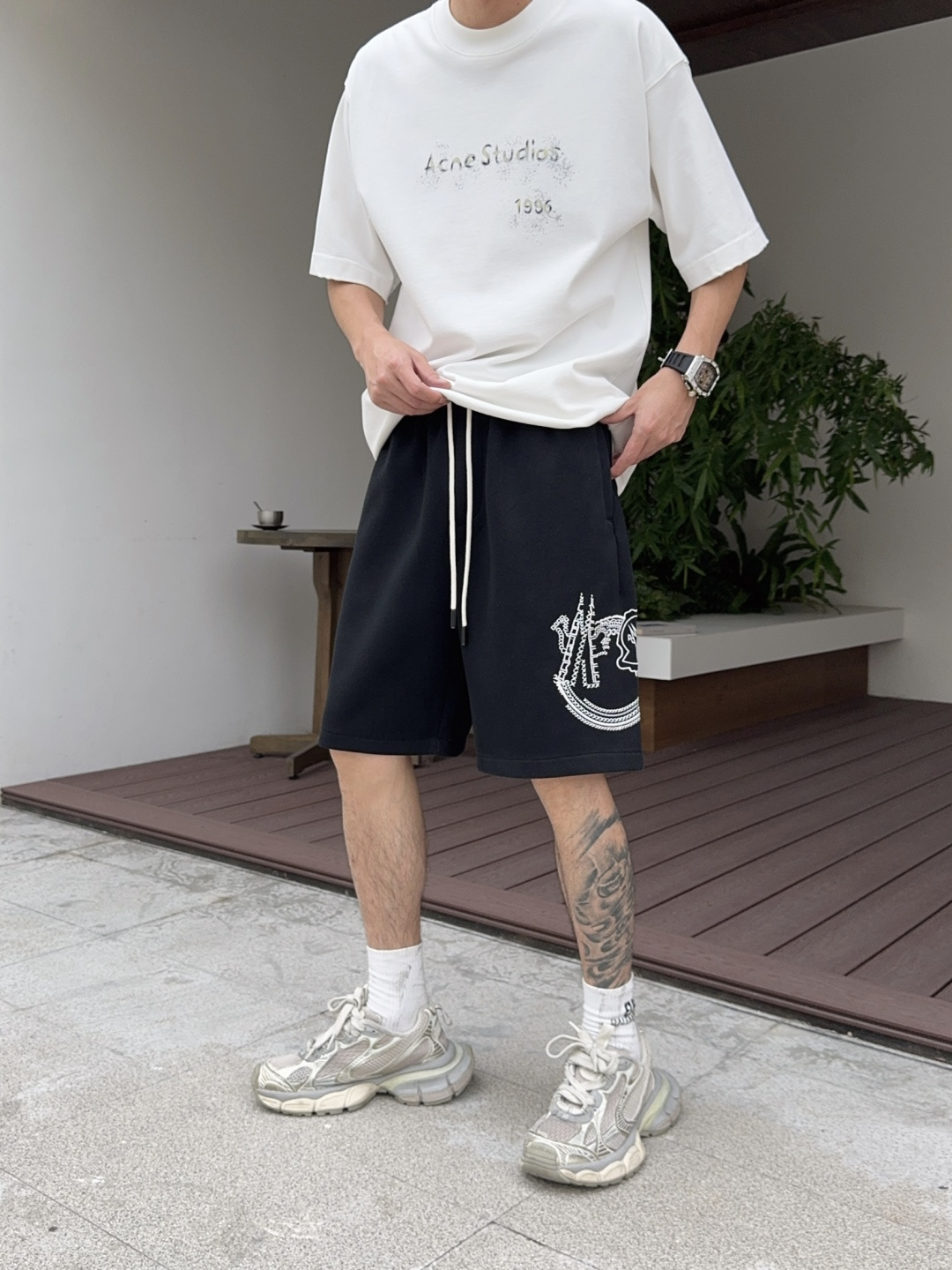 NO:849024,All three labels for the muzzle. The latest 2026 summer short-sleeves, available at counters, original order, fashionable imported original technical fabrics, comfortable and breathable upper body, original customized hardware accessories, handsome and stylish upper body, complete three labels, recommended model, extremely high grade, purchasing code number M-XXXL, maximum wearing capacity is 195 catties, Moncler, T-shirt,19860909蒙口三标齐全. 2026夏季新款最新品短袖,专柜同步有售,原单狠货,时尚进口原版科技面料,上身舒适透气,原版定制五金辅料,上身帅气有型,三标齐全,推荐款,档次极高,代购级码数M-XXXL,最大穿195斤,,Moncler,T-shirt,,Men's clothing