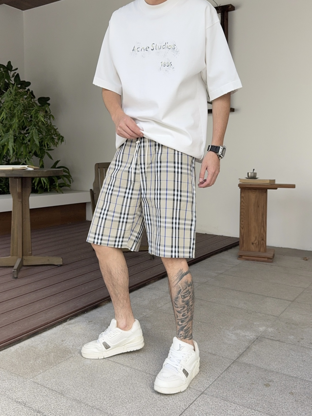 NO:849009,Burberry has all three labels. The latest 2026 summer short-sleeved short sleeves are available at the counter. Original goods, fashionable original imported technical fabrics, comfortable and breathable upper body, original customized hardware accessories, handsome and stylish upper body, complete with three labels, recommended style, extremely high grade, purchasing code number M-XXXL, maximum wearing capacity is 195 catties,, burberry, T-shirt,19860909巴宝莉三标齐全. 2026夏季新款最新品短袖,专柜同步有售,原单狠货,时尚进口原版科技面料,上身舒适透气,原版定制五金辅料,上身帅气有型,三标齐全,推荐款,档次极高,代购级码数M-XXXL,最大穿195斤,,burberry,T-shirt,,Men's clothing