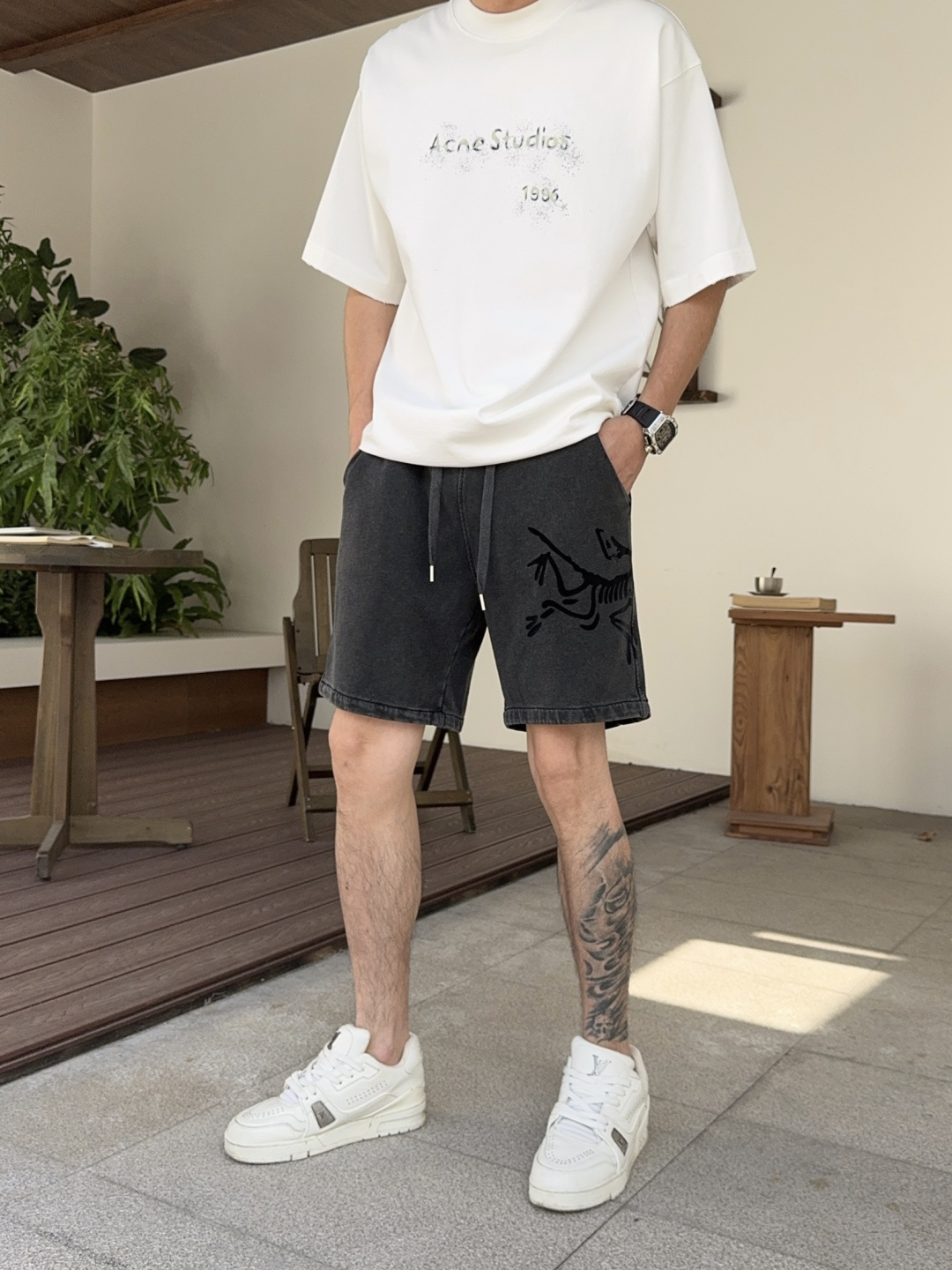 NO:849006,Arc'teryx has all three labels. The latest 2026 summer short-sleeved short sleeves are available at the counter. The original order is very good. The original fashionable imported technical fabrics. The upper body is comfortable and breathable. The original customized hardware accessories. The upper body is handsome and stylish. The three labels are complete. Recommended model. The grade is very high. The purchasing code is M-XXXL. The maximum wearing capacity is 195 pounds. arc'teryx, T-shirt.19860909始祖鸟三标齐全. 2026夏季新款最新品短袖,专柜同步有售,原单狠货,时尚进口原版科技面料,上身舒适透气,原版定制五金辅料,上身帅气有型,三标齐全,推荐款,档次极高,代购级码数M-XXXL,最大穿195斤,arc'teryx,T-shirt,,Men's clothing