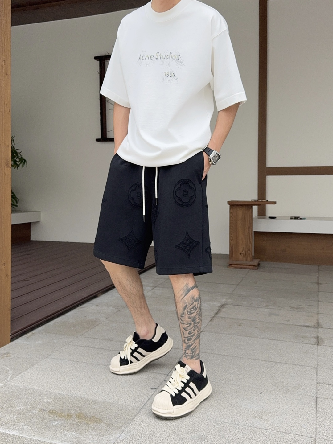 NO:849029,LV three-standard complete 2026 new summer men's casual shorts, advanced custom-made breathable fabrics, extremely breathable, elastic and comfortable, impeccable details, top-grade accessories, original logo design concept, delicate and soft feel!  The upper body fit is awesome!  Sizes M-XXXL, please state your height and weight when ordering,,louis vuitton,shorts,19860909LV三标齐全 2026夏季新款男士休闲短裤,高级定制面料透气面料 透气弹力舒适度极高,细节无可挑剔,顶级辅料配备,原版logo设计理念,手感细腻柔软！上身版型超赞！尺码M-XXXL下单报身高体重,,louis vuitton,shorts,,Men's clothing
