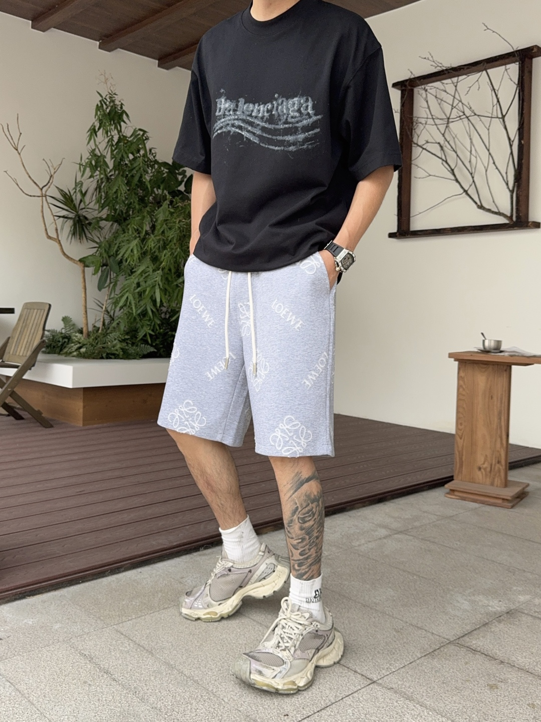 NO:849036,Loewe's three-standard complete 2026 new summer men's casual shorts, advanced custom-made breathable fabrics, extremely breathable, elastic and comfortable, impeccable details, top-grade accessories, original logo design concept, delicate and soft feel!  The upper body fit is awesome!  Sizes M-XXXL, please state your height and weight when ordering,,loewe,shorts,19860909罗意威三标齐全 2026夏季新款男士休闲短裤,高级定制面料透气面料 透气弹力舒适度极高,细节无可挑剔,顶级辅料配备,原版logo设计理念,手感细腻柔软！上身版型超赞！尺码M-XXXL下单报身高体重,,loewe,shorts,,Men's clothing