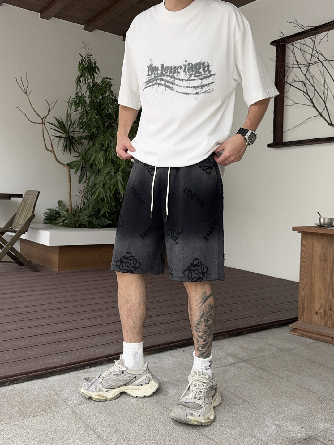 NO:849034,Loewe's three-standard complete 2026 new summer men's casual shorts, advanced custom-made breathable fabrics, extremely breathable, elastic and comfortable, impeccable details, top-grade accessories, original logo design concept, delicate and soft feel!  The upper body fit is awesome!  Sizes M-XXXL, please state your height and weight when ordering,,loewe,shorts,19860909罗意威三标齐全 2026夏季新款男士休闲短裤,高级定制面料透气面料 透气弹力舒适度极高,细节无可挑剔,顶级辅料配备,原版logo设计理念,手感细腻柔软！上身版型超赞！尺码M-XXXL下单报身高体重,,loewe,shorts,,Men's clothing