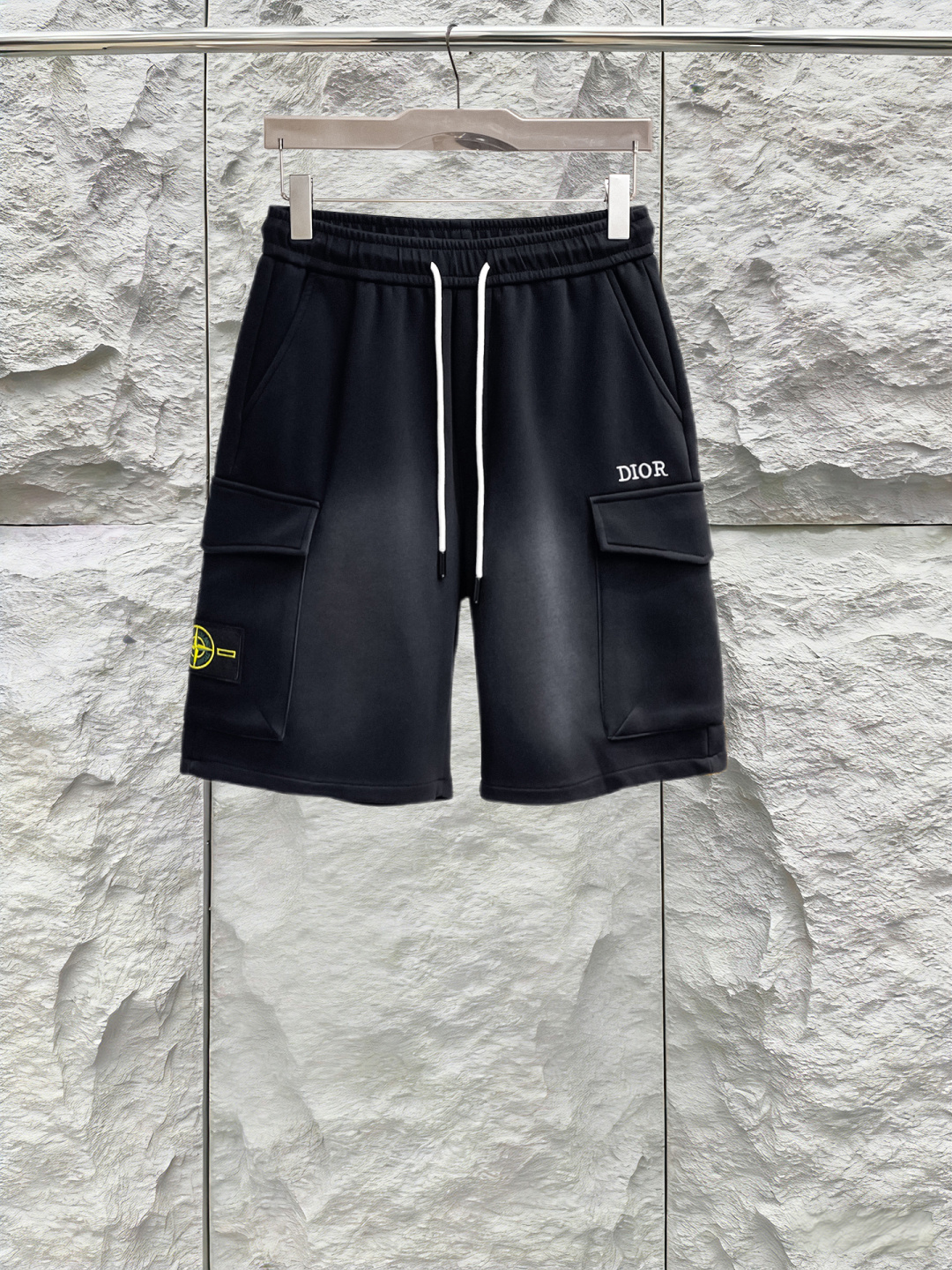 NO:849912,Dior's 2026 new summer men's casual shorts with three complete standards, advanced custom-made breathable fabrics, extremely breathable, elastic and comfortable, impeccable details, top-grade accessories, original logo design concept, delicate and soft feel!  The upper body fit is awesome!  For sizes M-XXXL, please state your height and weight when ordering, dior, shorts,19860909迪奥 三标齐全 2026夏季新款男士休闲短裤,高级定制面料透气面料 透气弹力舒适度极高,细节无可挑剔,顶级辅料配备,原版logo设计理念,手感细腻柔软！上身版型超赞！尺码M-XXXL下单报身高体重,,dior,shorts,,Men's clothing