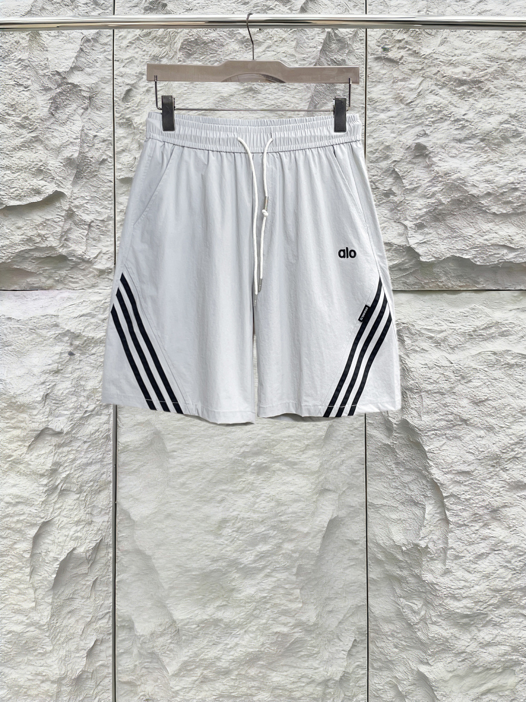 NO:849916,alo three-standard complete. 2026 summer new and latest shorts, available at counters simultaneously, original order, stylish imported original technical fabrics, upper body comfortable and breathable, original customized hardware accessories, handsome and stylish upper body, complete three-standard, recommended style, extremely high grade, purchasing code number M-XXXL, maximum wear 195 pounds,, shorts,19860909alo三标齐全. 2026夏季新款最新品短裤,专柜同步有售,原单狠货,时尚进口原版科技面料,上身舒适透气,原版定制五金辅料,上身帅气有型,三标齐全,推荐款,档次极高,代购级码数M-XXXL,最大穿195斤,,shorts,,Men's clothing