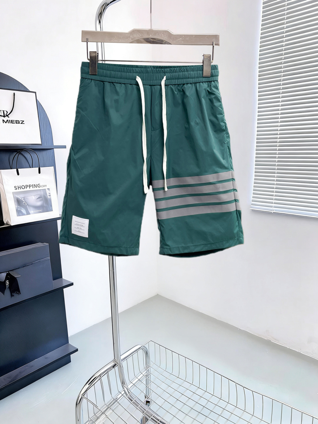 NO:946669,TB three standards are complete. 2026 summer new and latest shorts, available at counters simultaneously, original order, fashionable imported original technical fabrics, upper body comfortable and breathable, original customized hardware accessories, handsome and stylish upper body, three standards complete, recommended style, extremely high grade, purchasing code number M-XXXL, maximum wear 195 pounds,, shorts,19860909TB三标齐全. 2026夏季新款最新品短裤,专柜同步有售,原单狠货,时尚进口原版科技面料,上身舒适透气,原版定制五金辅料,上身帅气有型,三标齐全,推荐款,档次极高,代购级码数M-XXXL,最大穿195斤,,shorts,,Men's clothing