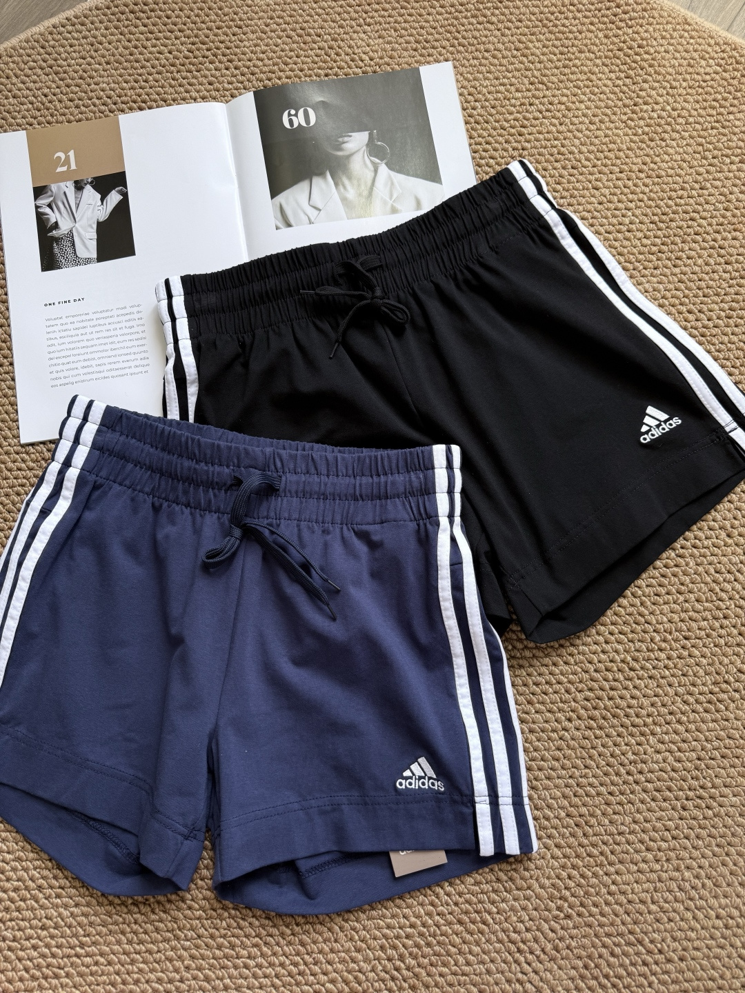 款号：7650
Adidas阿迪25ss经典侧边三条杠短裤五分裤 
阿迪运...