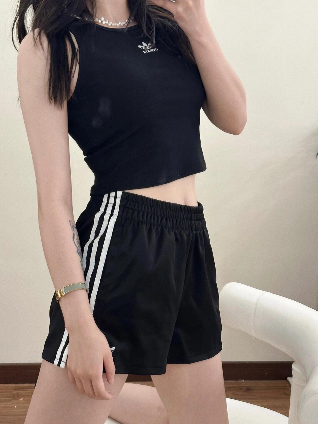 款号：7650
Adidas阿迪25ss经典侧边三条杠短裤五分裤 
阿迪运...