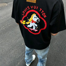 LouisVuitt*路易*登 2026春夏全新系列单品上线,非常时髦前卫的一款男女同款短袖T恤,标识l LouisVuitt*路易*登 2026春夏全新系列单品上线,非常时髦前卫的一款男女同款短袖T恤,标识l