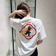 LouisVuitt*路易*登 2026春夏全新系列单品上线,非常时髦前卫的一款男女同款短袖T恤,标识l LouisVuitt*路易*登 2026春夏全新系列单品上线,非常时髦前卫的一款男女同款短袖T恤,标识l