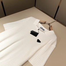 PRAD*A普*达2026春夏新款男士翻领短袖针织短袖T恤,最新款全网独家首上!!~既经典有时尚百搭,谁 PRAD*A普*达2026春夏新款男士翻领短袖针织短袖T恤,最新款全网独家首上!!~既经典有时尚百搭,谁