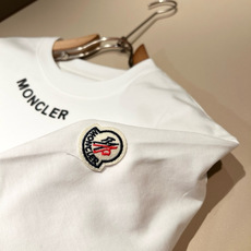 Moncler蒙家 2026春夏最新男女同款👫贸易订单短袖T恤,全品相!!网红款!采用logo图案压胶设 Moncler蒙家 2026春夏最新男女同款👫贸易订单短袖T恤,全品相!!网红款!采用logo图案压胶设