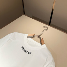 Moncler蒙家 2026春夏最新男女同款👫贸易订单短袖T恤,全品相!!网红款!采用logo图案压胶设 Moncler蒙家 2026春夏最新男女同款👫贸易订单短袖T恤,全品相!!网红款!采用logo图案压胶设