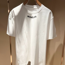 Moncler蒙家 2026春夏最新男女同款👫贸易订单短袖T恤,全品相!!网红款!采用logo图案压胶设 Moncler蒙家 2026春夏最新男女同款👫贸易订单短袖T恤,全品相!!网红款!采用logo图案压胶设