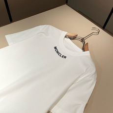 Moncler蒙家 2026春夏最新男女同款👫贸易订单短袖T恤,全品相!!网红款!采用logo图案压胶设 Moncler蒙家 2026春夏最新男女同款👫贸易订单短袖T恤,全品相!!网红款!采用logo图案压胶设