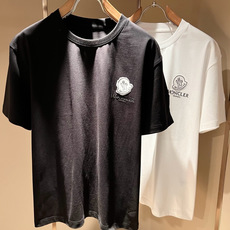 Moncler蒙家 2026春夏最新男女同款👫贸易订单短袖T恤,全品相!!网红款!采用logo图案压胶设 Moncler蒙家 2026春夏最新男女同款👫贸易订单短袖T恤,全品相!!网红款!采用logo图案压胶设
