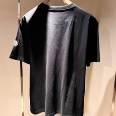 Moncler蒙家 2026春夏最新男女同款👫贸易订单短袖T恤,全品相!!网红款!采用logo图案压胶设 Moncler蒙家 2026春夏最新男女同款👫贸易订单短袖T恤,全品相!!网红款!采用logo图案压胶设