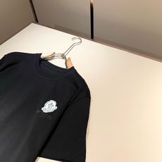 Moncler蒙家 2026春夏最新男女同款👫贸易订单短袖T恤,全品相!!网红款!采用logo图案压胶设 Moncler蒙家 2026春夏最新男女同款👫贸易订单短袖T恤,全品相!!网红款!采用logo图案压胶设