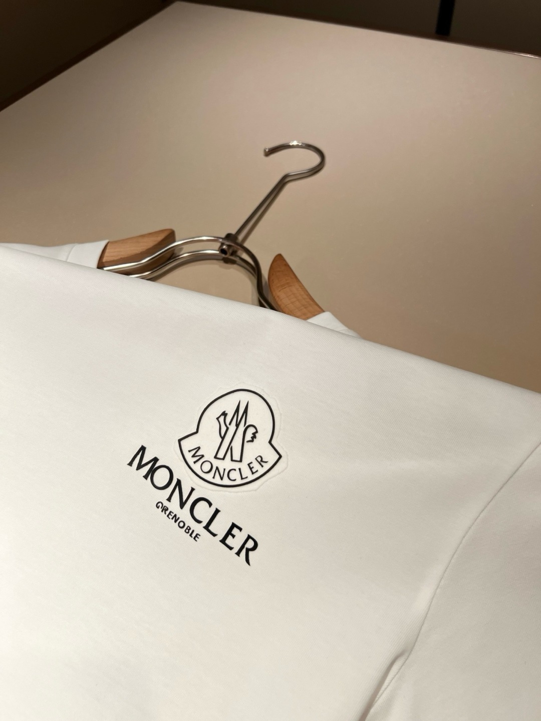 Moncler蒙家 2026春夏最新男女同款👫贸易订单短袖T恤，全品相！！网红款！采用logo图案压胶设