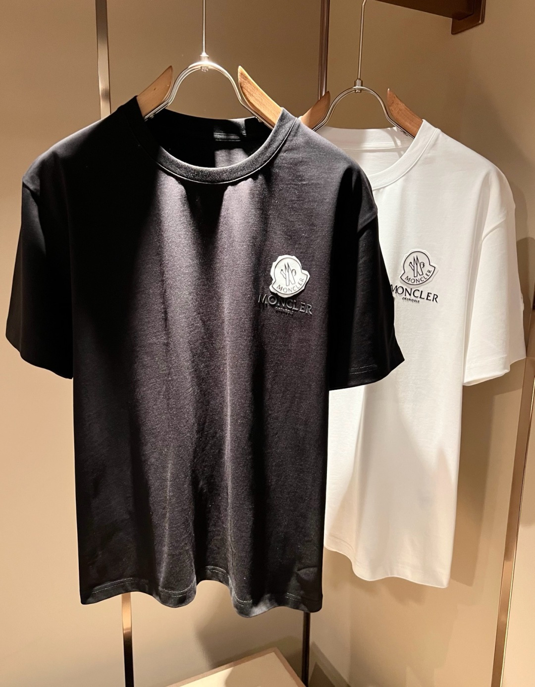 Moncler蒙家 2026春夏最新男女同款👫贸易订单短袖T恤，全品相！！网红款！采用logo图案压胶设