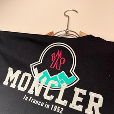 Moncler蒙家 2026春夏最新男女同款👫贸易订单短袖T恤,全品相!!网红款!采用logo图案压胶设 Moncler蒙家 2026春夏最新男女同款👫贸易订单短袖T恤,全品相!!网红款!采用logo图案压胶设