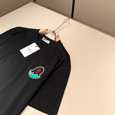 Moncler蒙家 2026春夏最新男女同款👫贸易订单短袖T恤,全品相!!网红款!采用logo图案压胶设 Moncler蒙家 2026春夏最新男女同款👫贸易订单短袖T恤,全品相!!网红款!采用logo图案压胶设