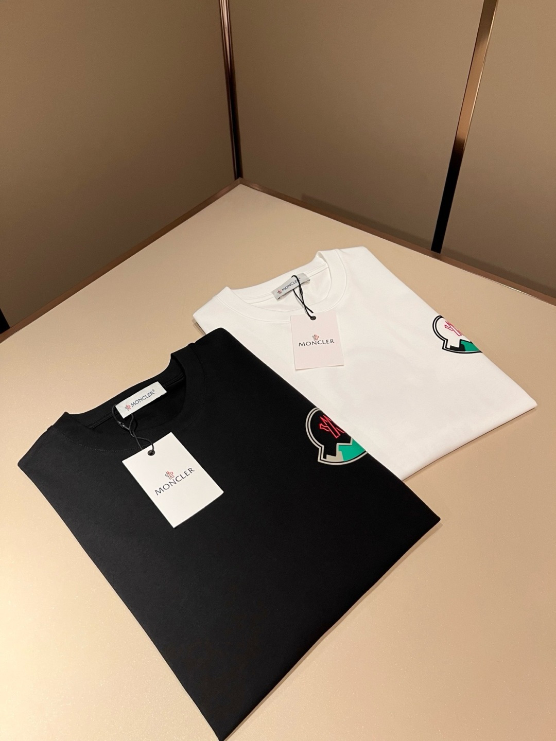 Moncler蒙家 2026春夏最新男女同款👫贸易订单短袖T恤，全品相！！网红款！采用logo图案压胶设